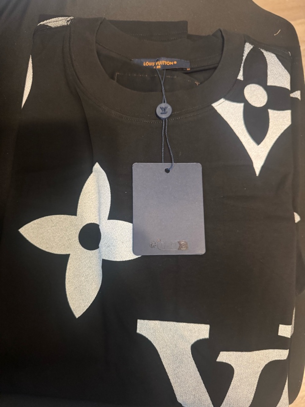 Louis Vuitton Black Short-Sleeve Monogram Print T-Shirt with Silver Accents - Picture 5 of 6